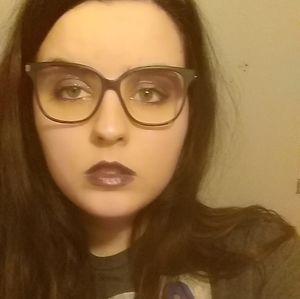 Meet your Posher, Cassandra